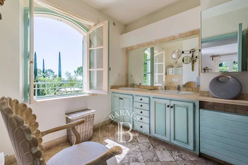 Vannitoad - Luxury Villa with Sea View in Mougins
