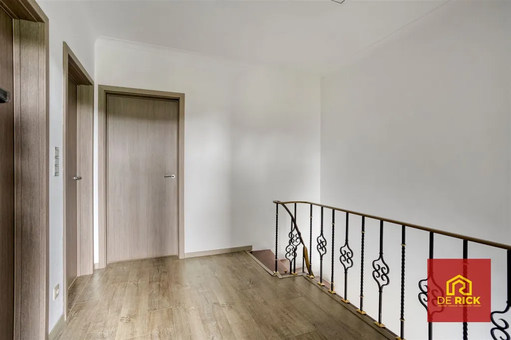 Pièces - Maison Moderne avec Terrasse à Hofstade