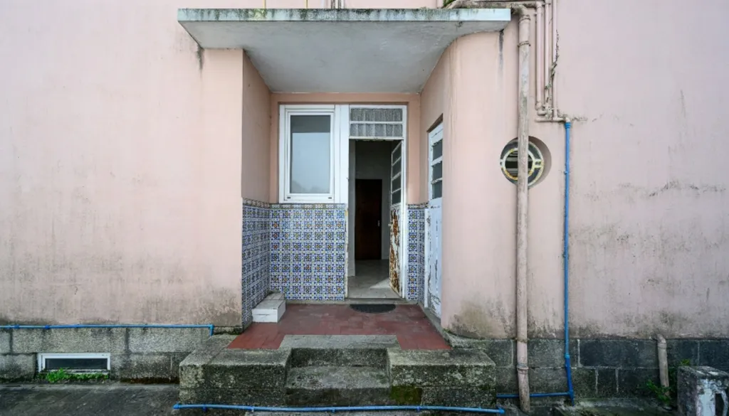 Entrée - Mid-20th Century Villa in Porto