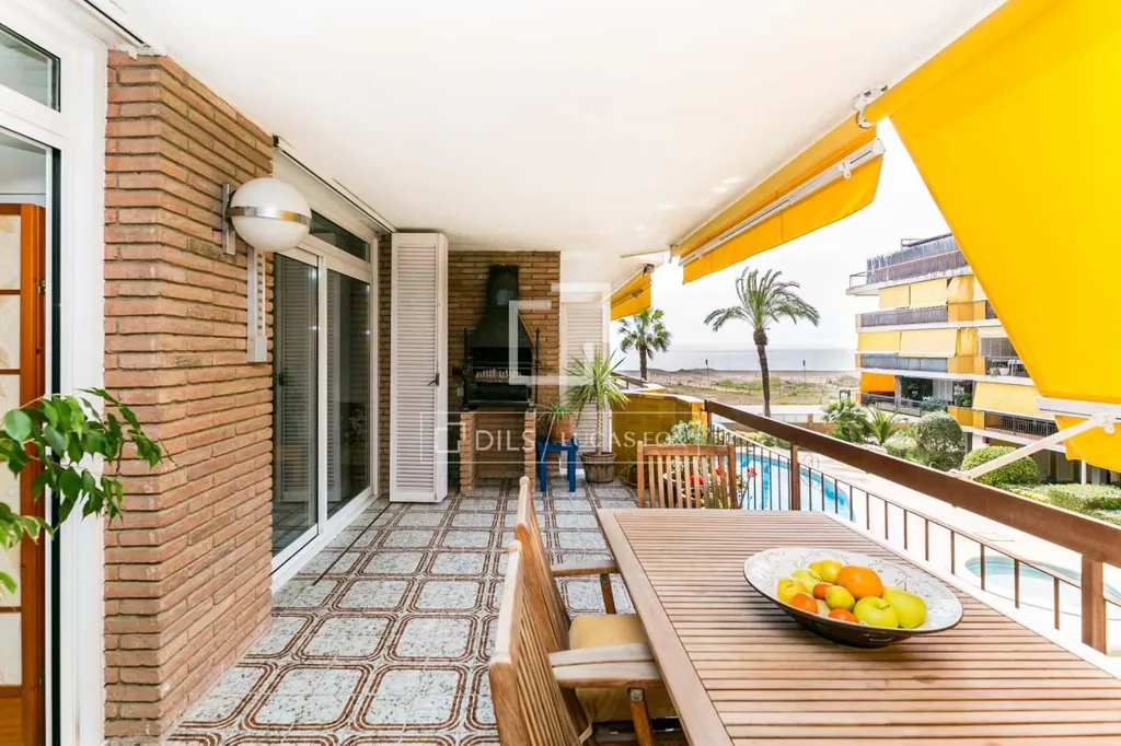 Terrazza - Luxury Seafront Apartment in Castelldefels