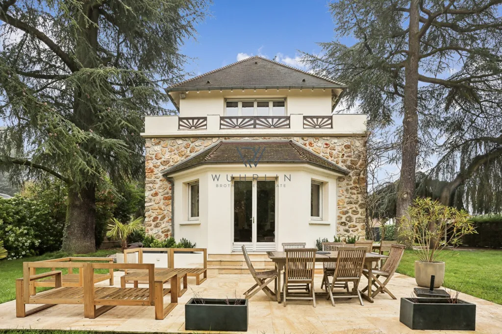 Terrass - Charming 1930s House with Garden in Vaucresson