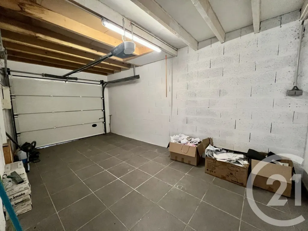 Garage - Maison en Centre-Ville avec Jardin à Taverny