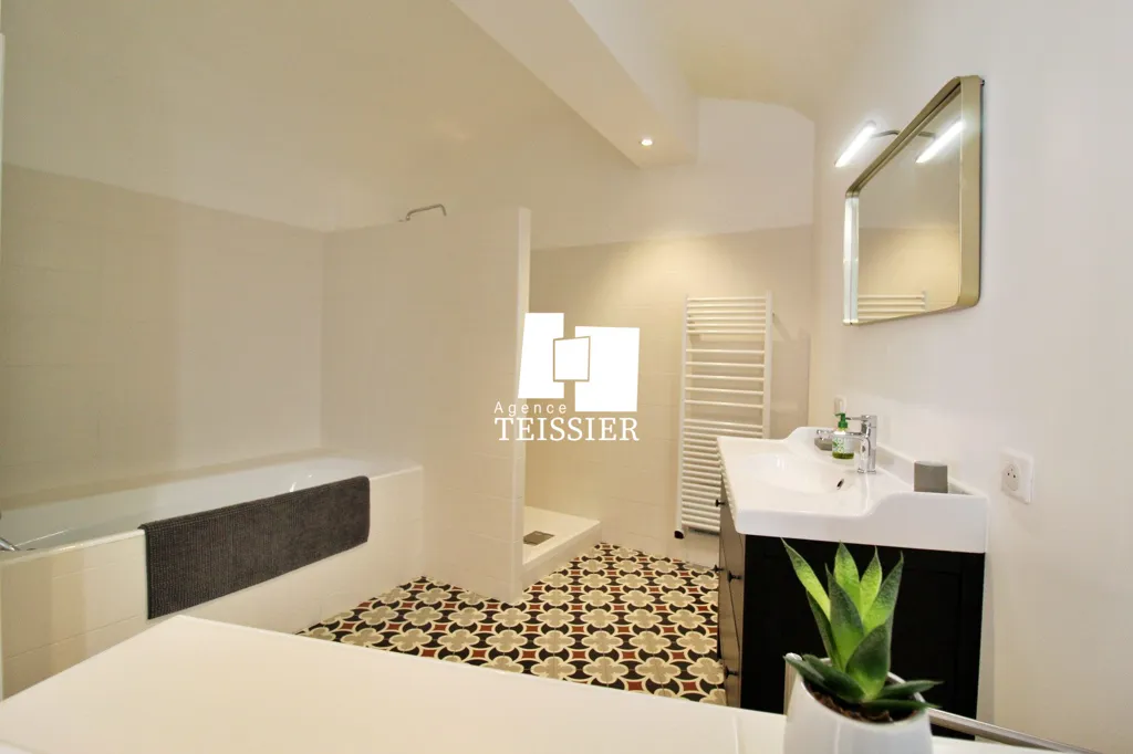 Salles de bain - Appartement Rénové avec Balcon au Cœur de Les Vans