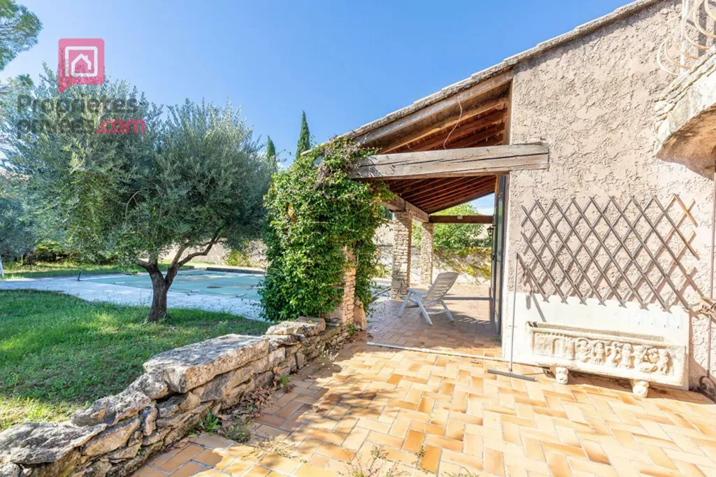 Terrasse - Maison avec Piscine et Terrain à Carpentras