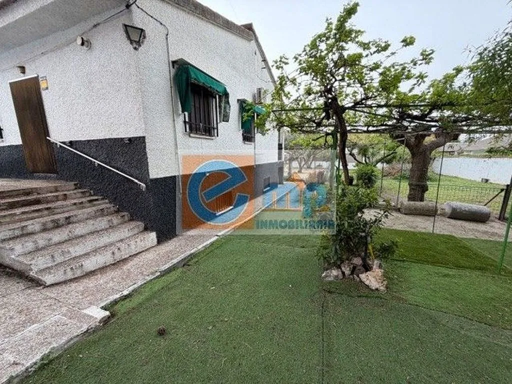 Esterno - Chalet with Pool in Esquivias