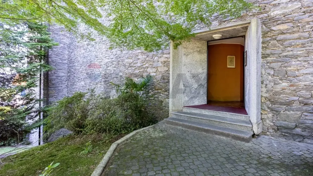 Esik - Restored Apartment with Lake View in Baveno