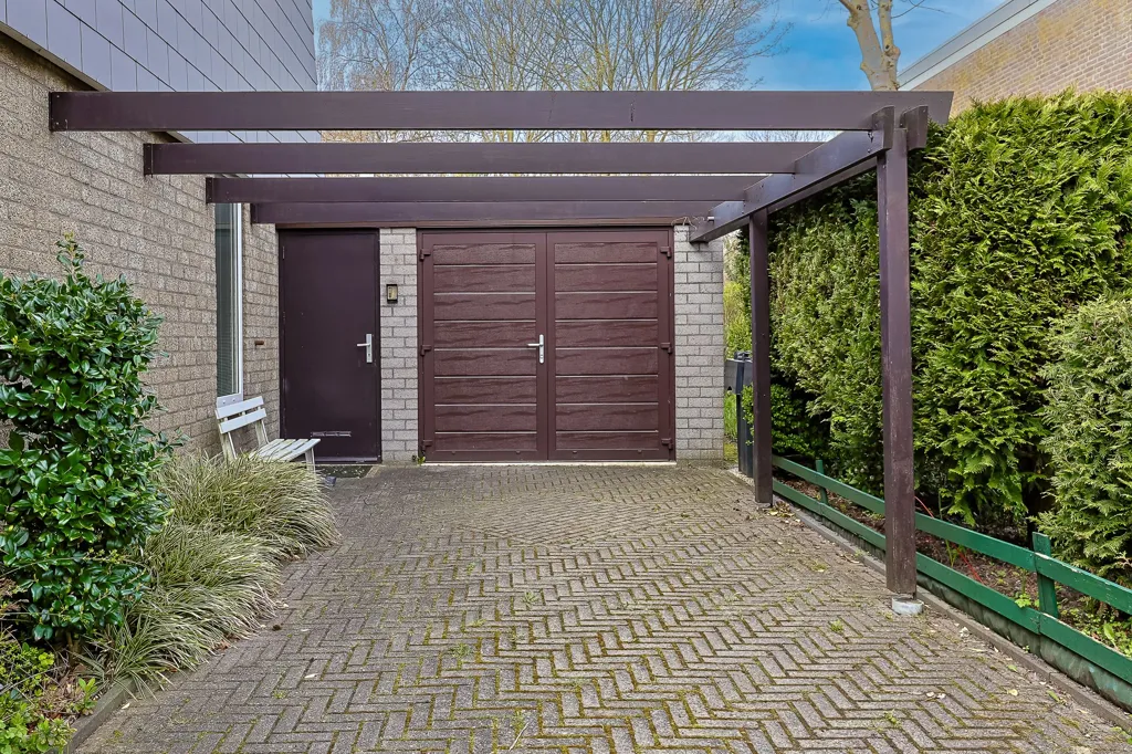 Välivaade - Playfully Designed Corner Home with Patio in Leiderdorp