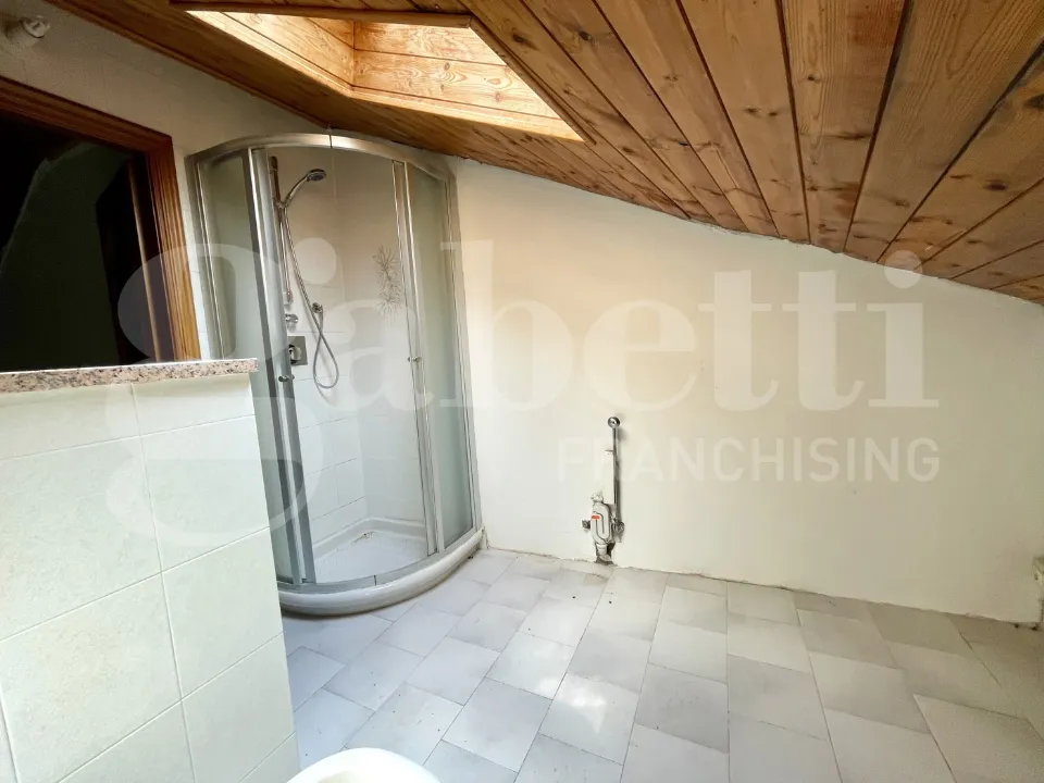 Bathrooms - Rustic House with Garden in Giaveno