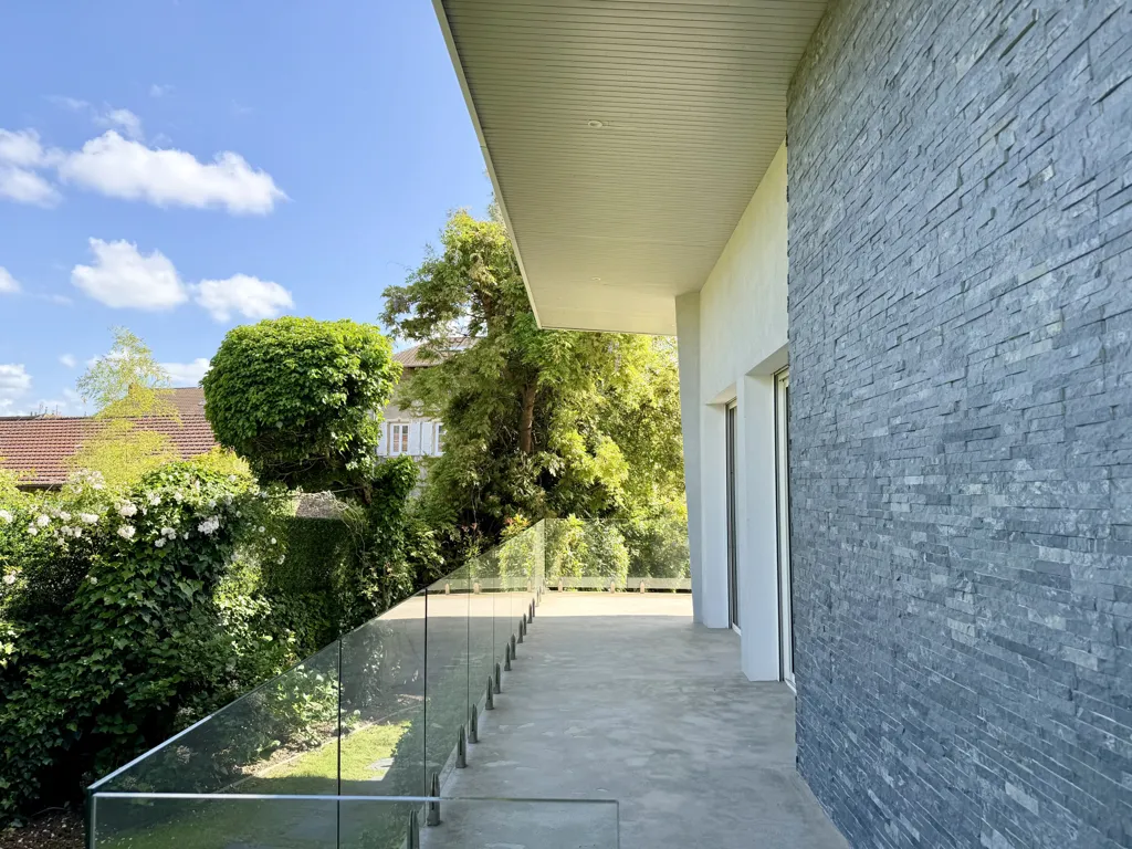 Terrazza - Architect-Designed House in Chauffailles Town Centre