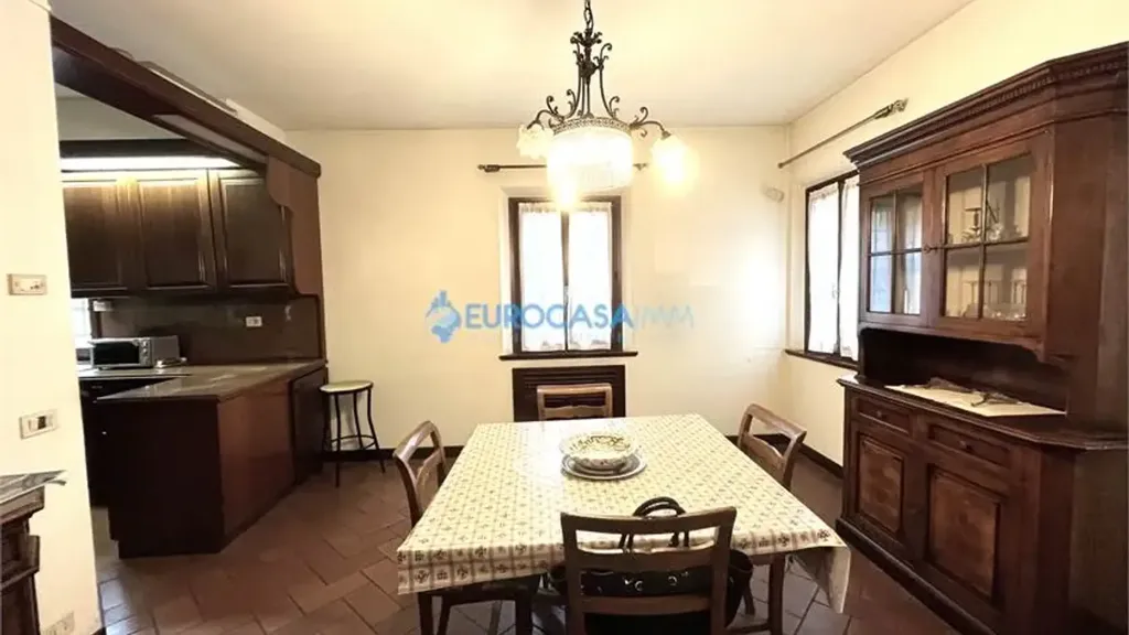 Dining Room - Villa with Private Garden in Rolo Historic Centre