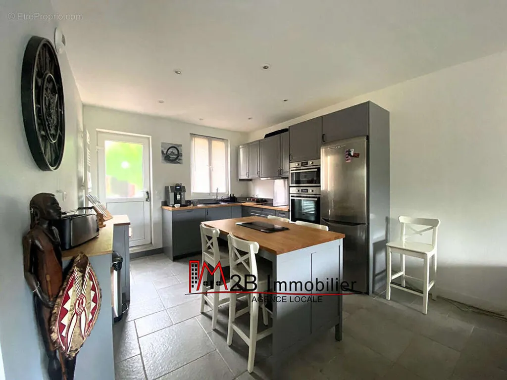 Cucina - Renovated 3-Bed Flat with Terraces in Marne District