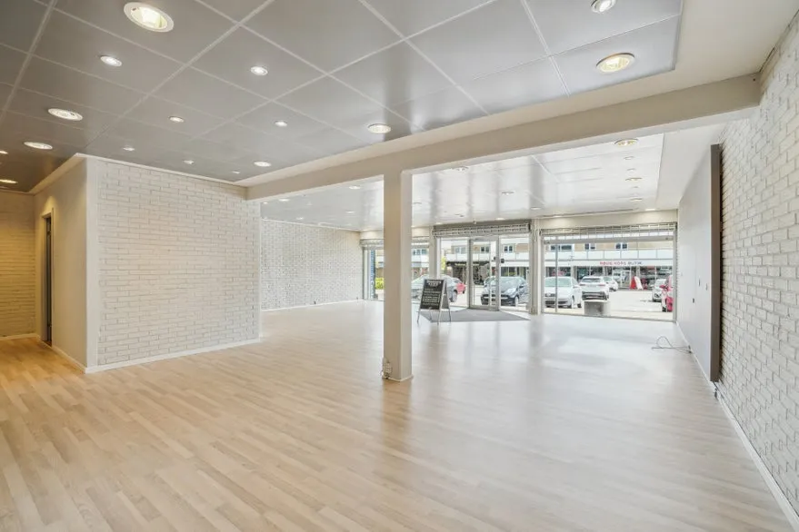 Stanze - Retail Unit with Storage on Hørning Torv