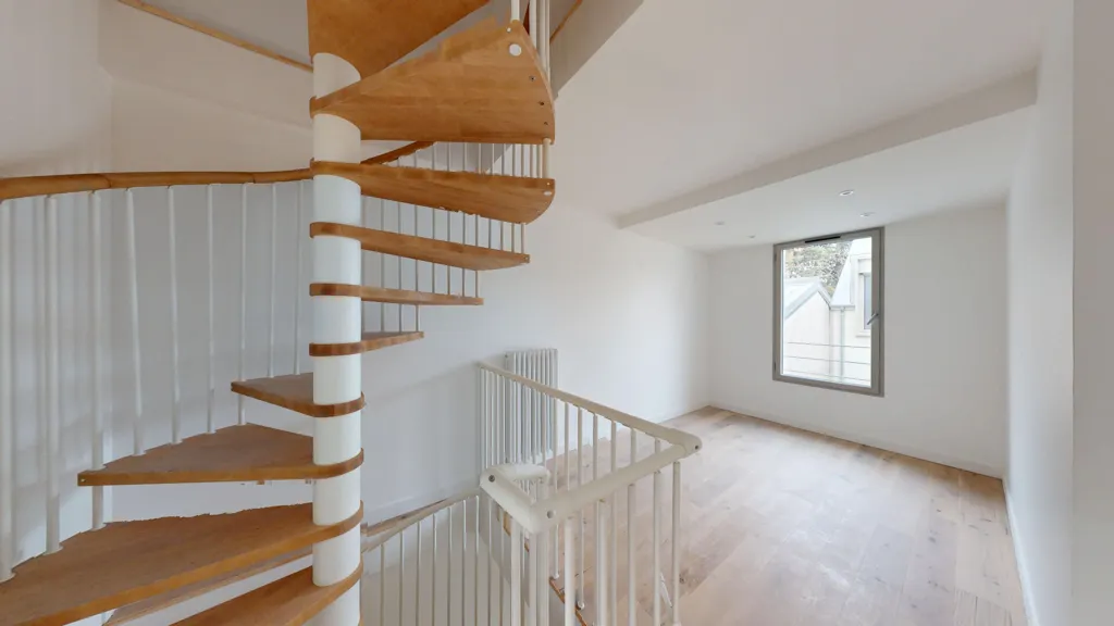 Pièces - Maison Neuve avec Balcon à Montreuil