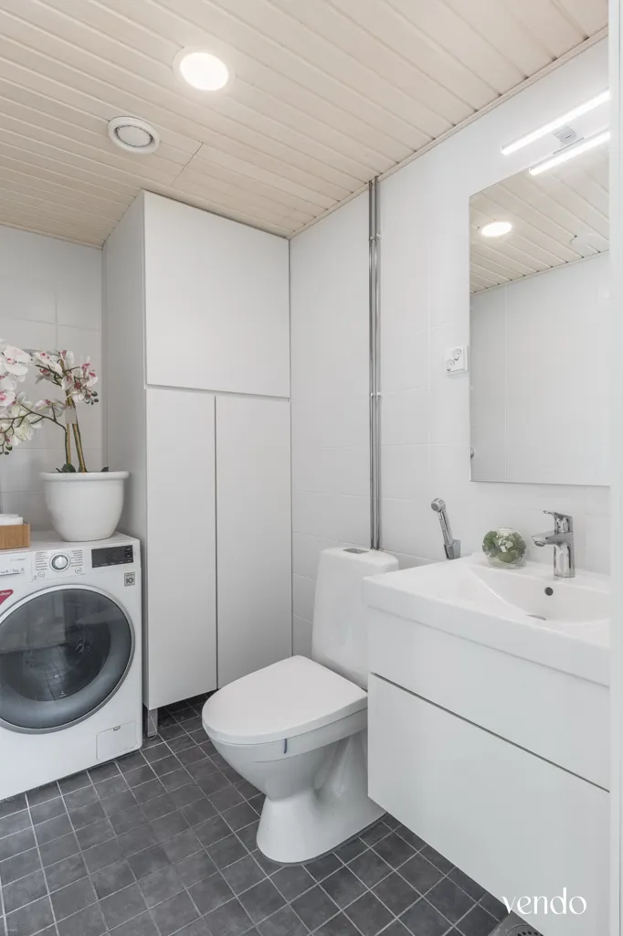 Salles de bain - Modern Apartment with Balcony in Vanha Munkkiniemi