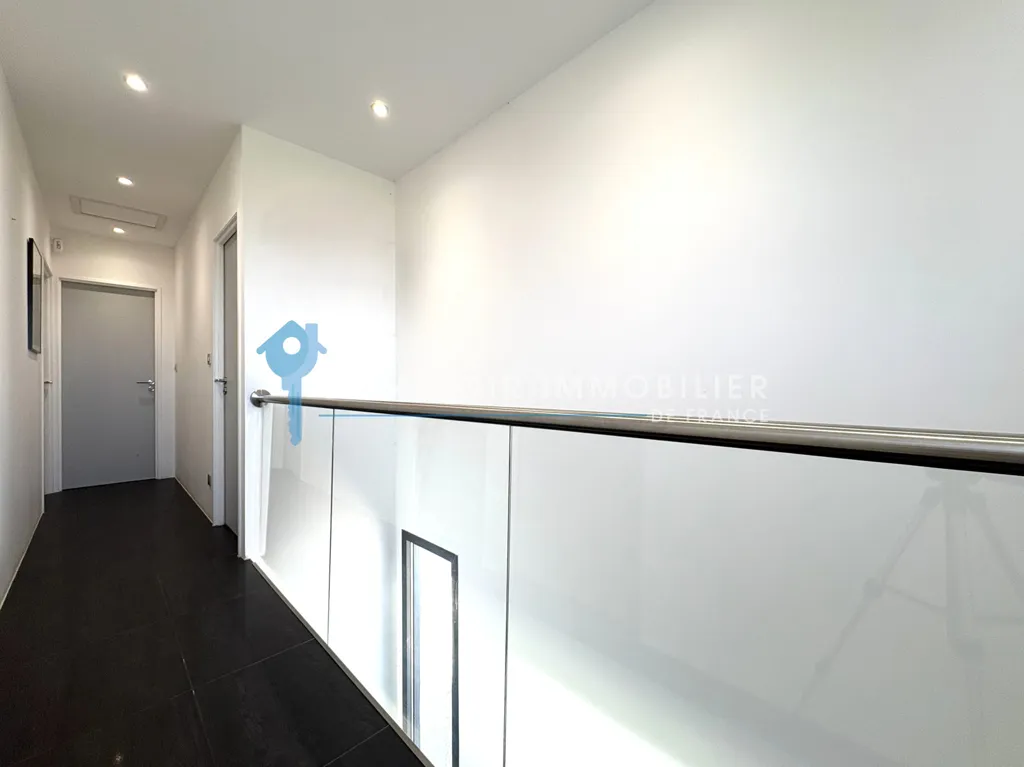 Toad - Contemporary Villa with Pool in Meynes