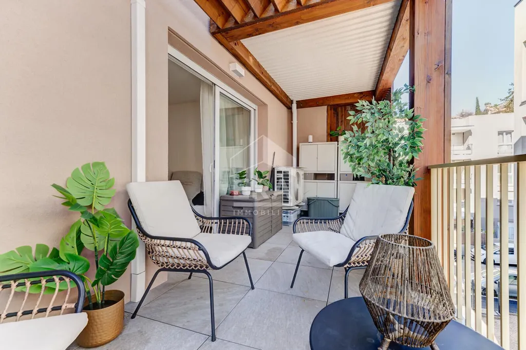 Balcony - 4-Piece Flat with Terrace in Nice Saint-Isidore