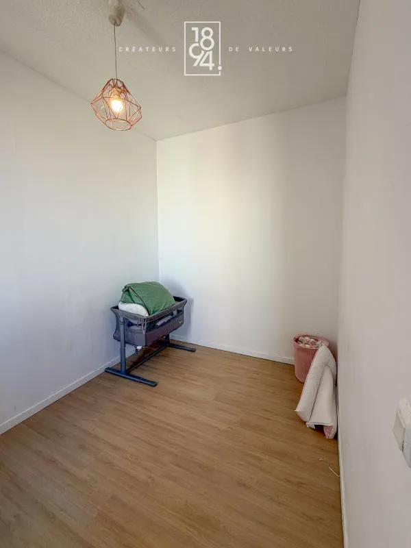 Chambres - Appartement Lumineux au Dernier Étage à Baille / Timone