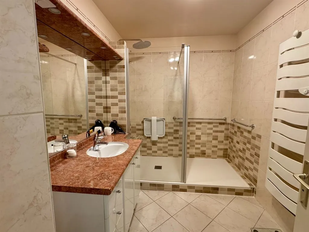 Salles de bain - Appartement 5 Pièces avec Terrasse à Orléans