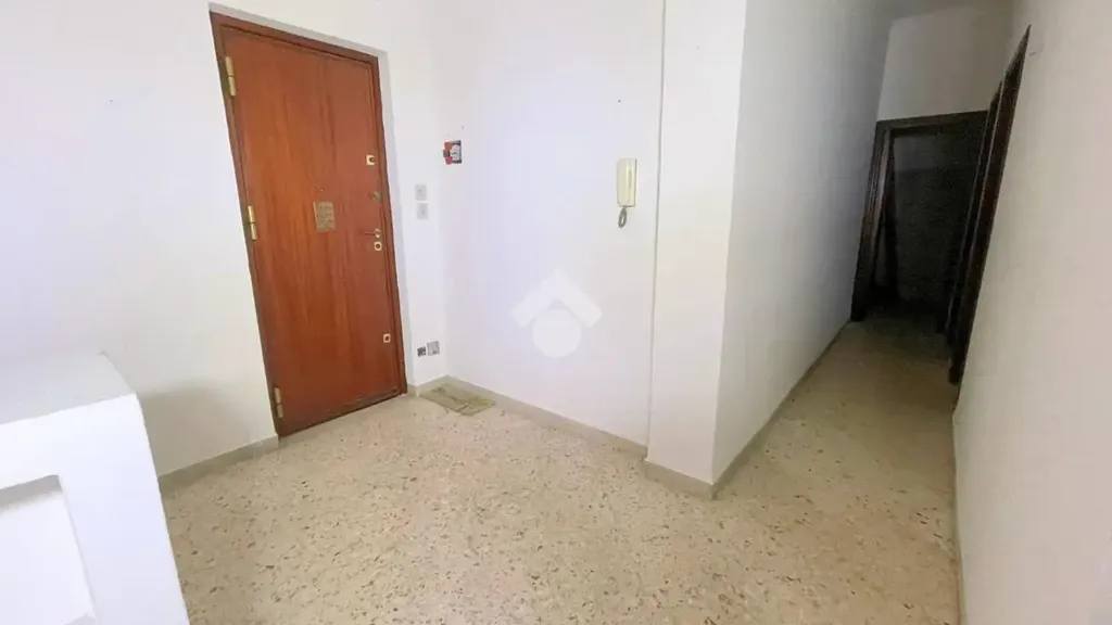 Esik - Three-Bedroom Flat with Balcony in Palermo