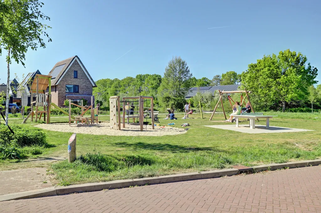Aed - Modern Hoekwoning with Garden in Kernhem