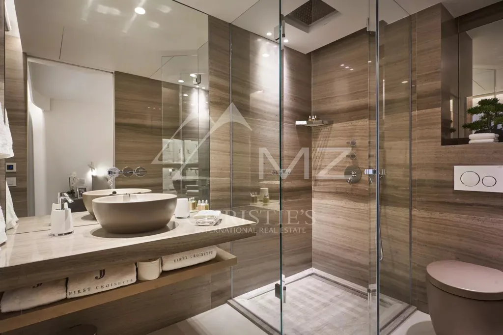 Bathrooms - 3-Bedroom Apartment with Concierge on Croisette, Cannes