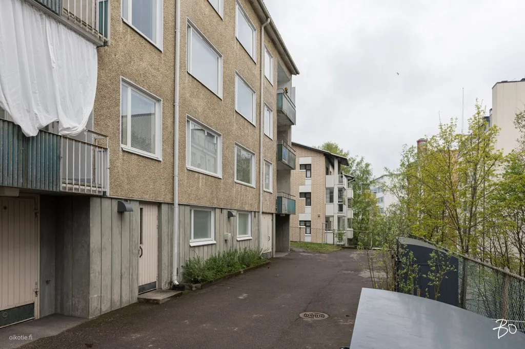 Balcon - End-Unit Apartment with Balcony in Armonkallio, Tampere