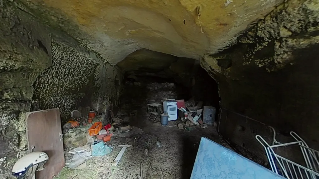 Pièces - Deux Logements à Réhabiliter dans le Centre de Chinon