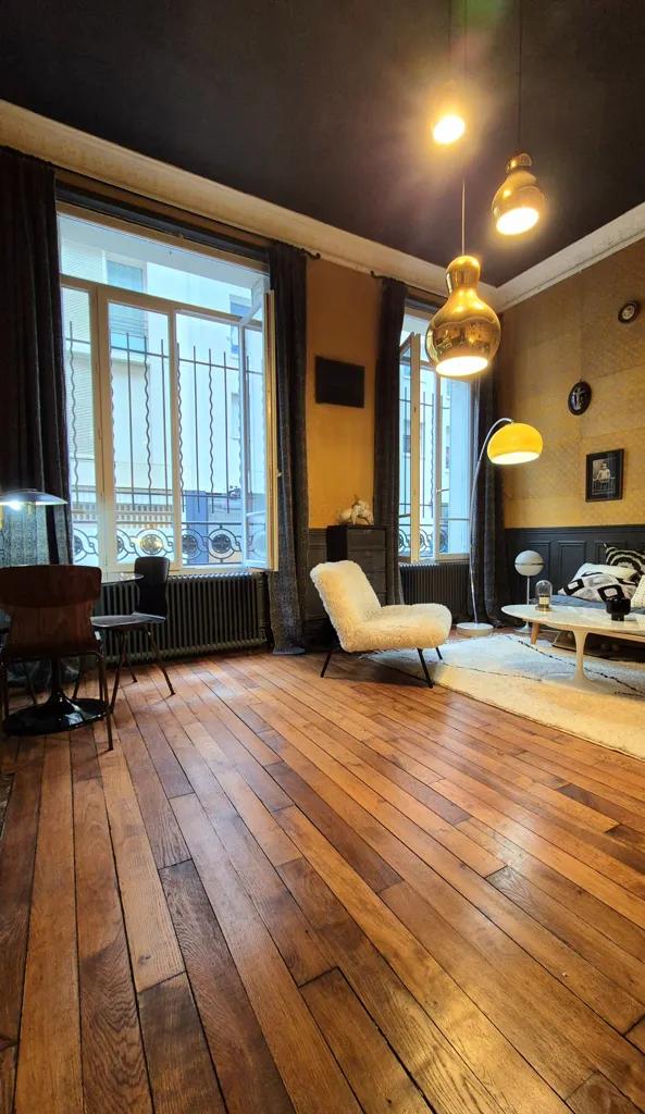 Elutuba - Grand 2-Piece in Historic Building, Paris 18th