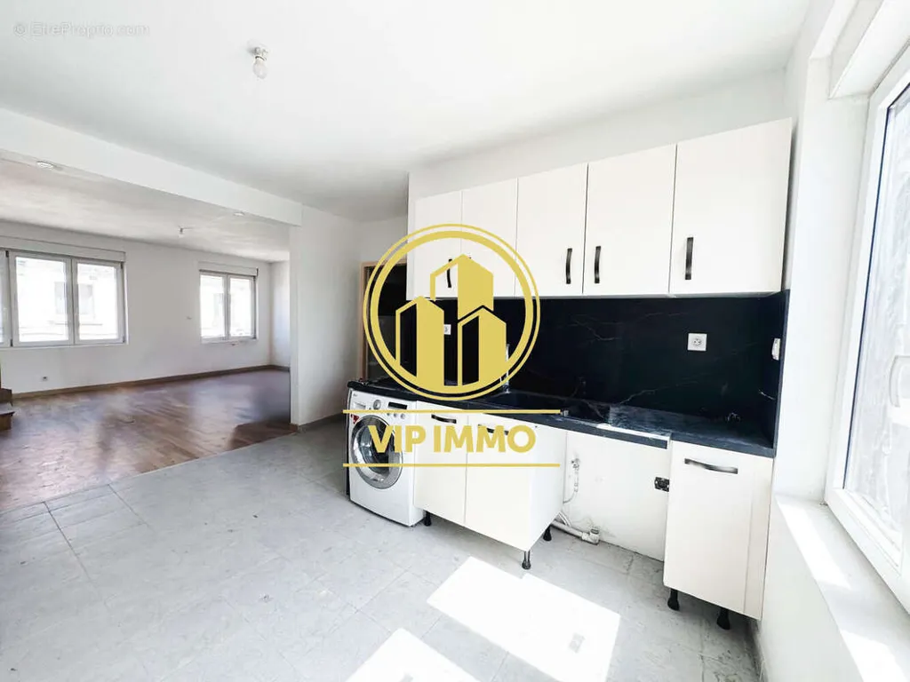 Kitchen - Duplex Apartment with City Centre Proximity in Lille