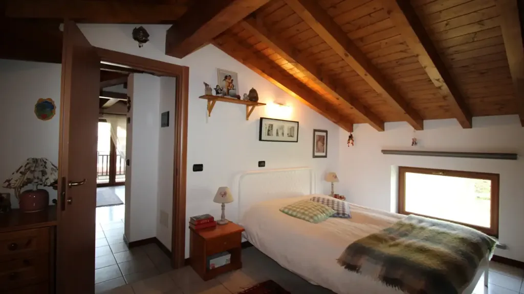 Chambres - Two-Level Apartment with Terraces in Alta Valle Intelvi