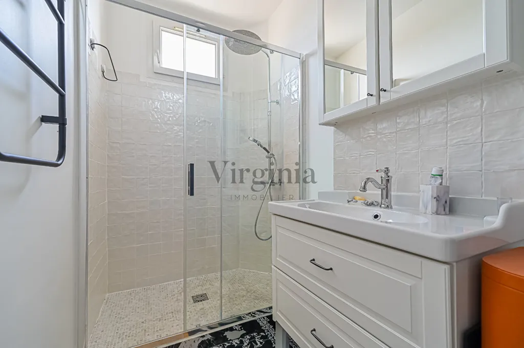 Salles de bain - Appartement Traversant avec Vue à Saint-Mandé