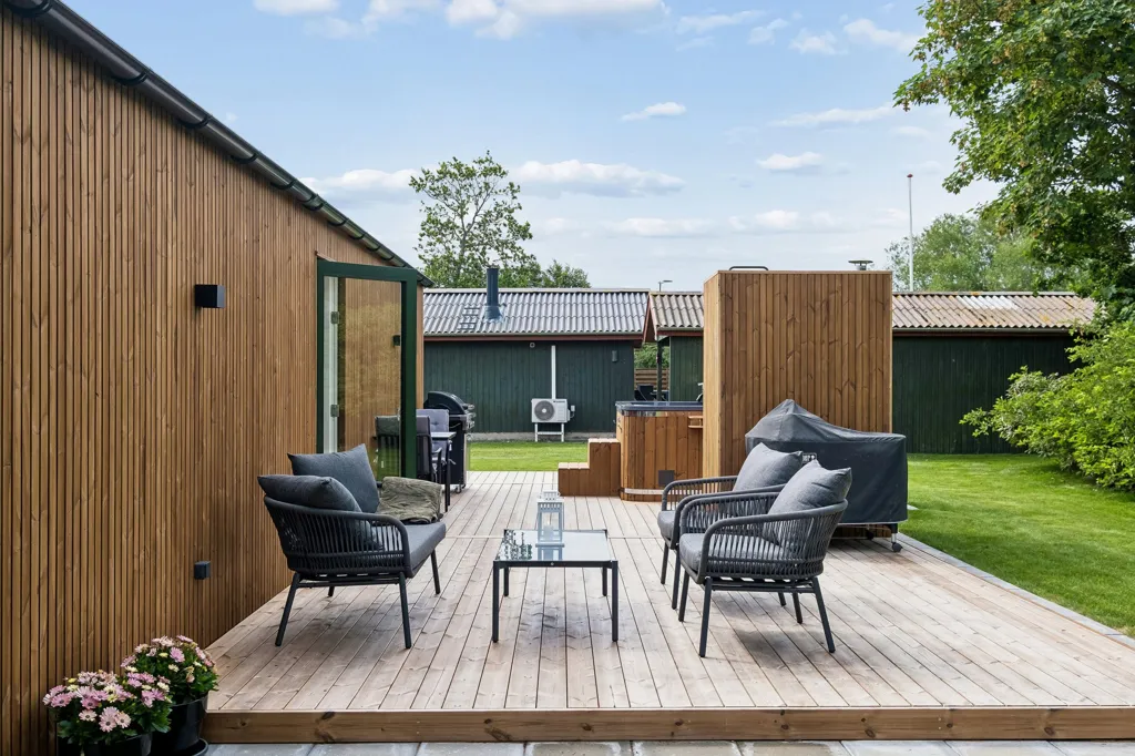 Terrass - Cottage with Garden in Hadsund