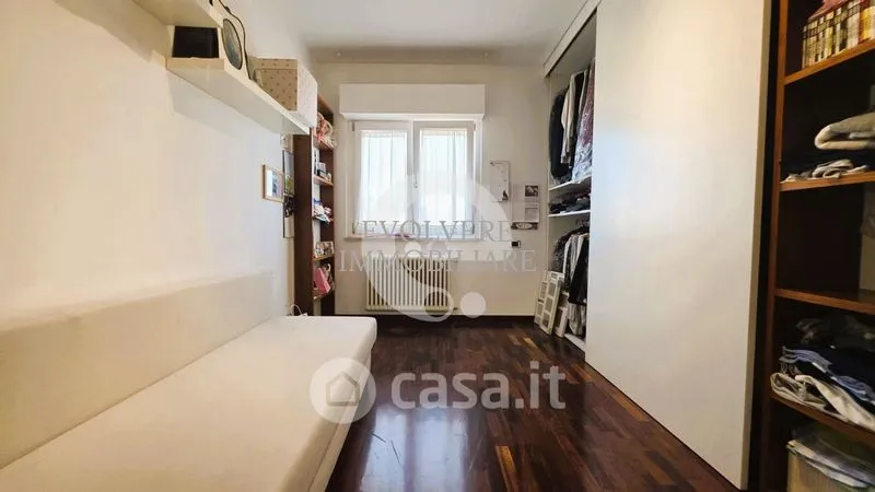Pièces - Three-Bedroom Apartment with Balcony in Rome