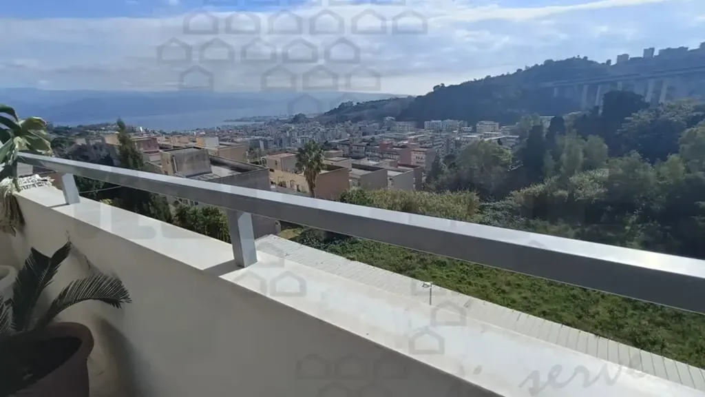 Balcon - Panoramic Apartment with Balcony in Messina