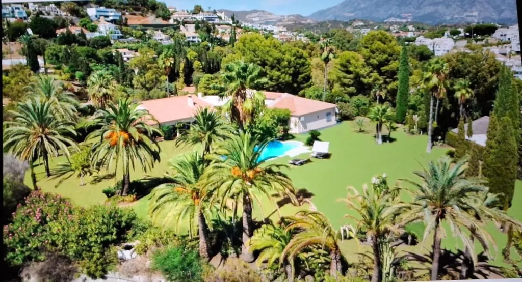 Õhuvaade - Villa with Development Potential in Marbella