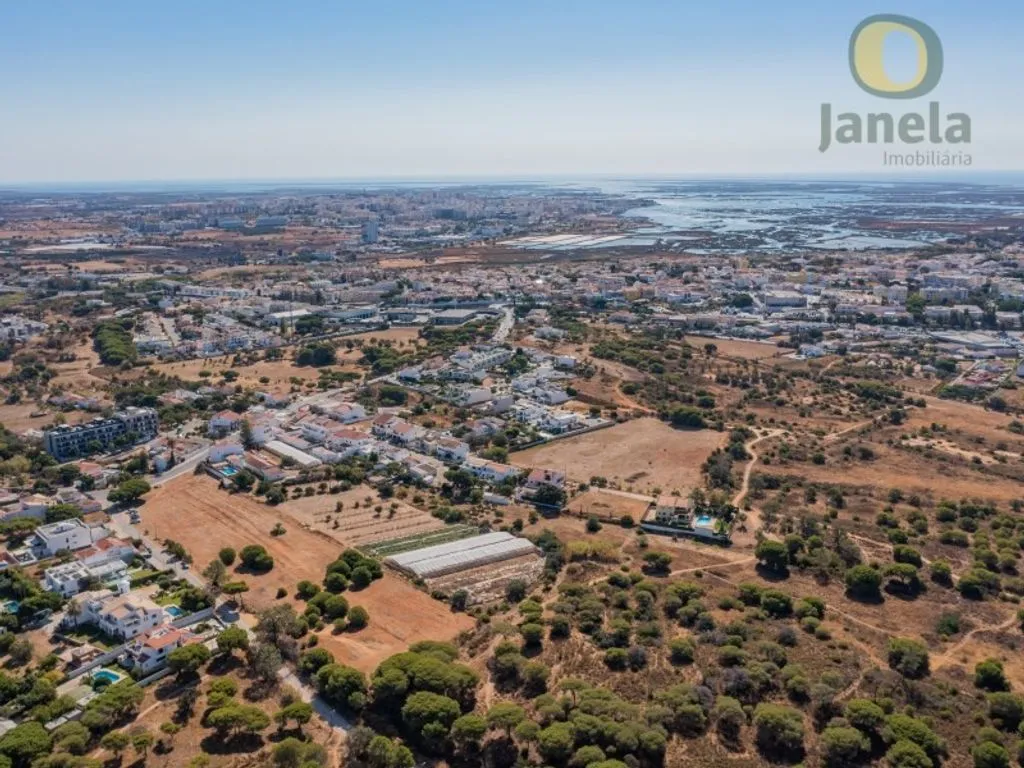 Õhuvaade - Development Land with Pool in Gambelas, Faro