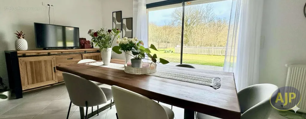 Salle à manger - Maison Rénovée en Lisère de Forêt près de Bordeaux