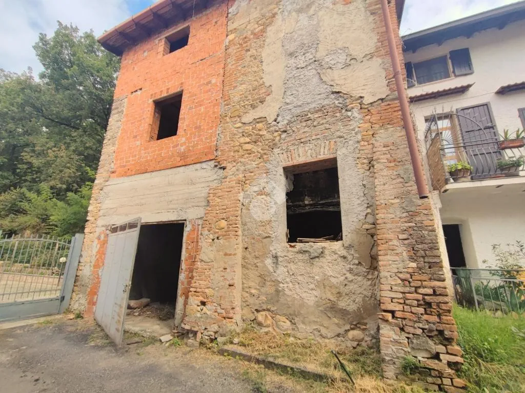Exterior - Rustic Property with Private Garden in Montegioco