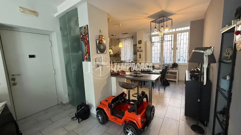 Soggiorno - Appartamento con giardino condominiale a Napoli