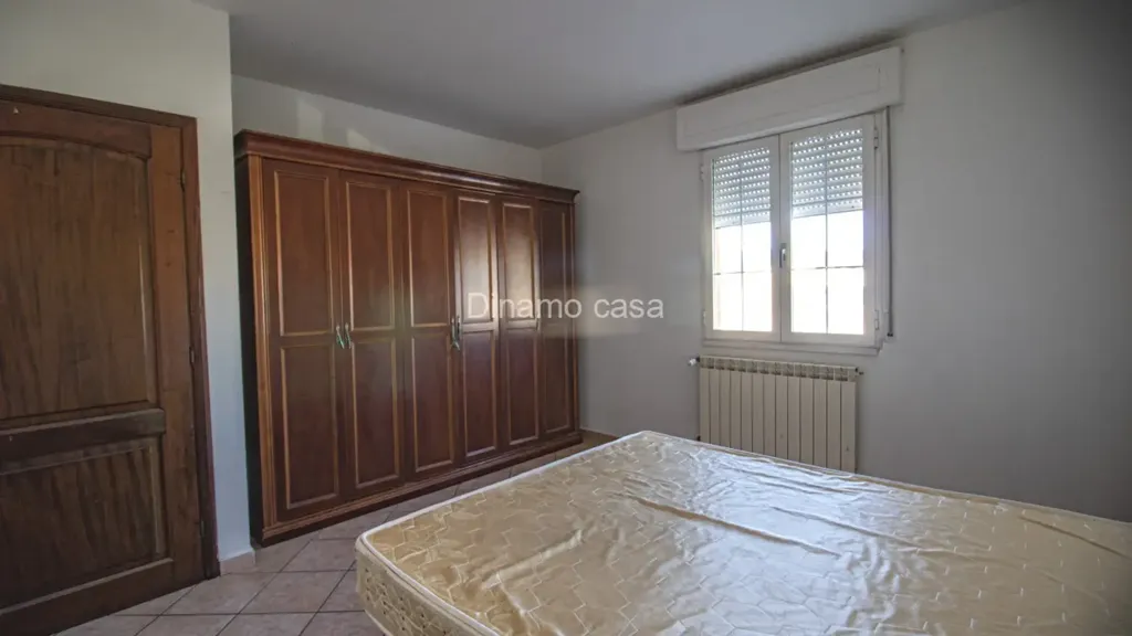 Chambres - Apartment with Industrial Warehouse in Carmignano