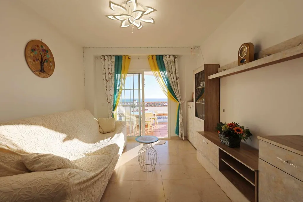 Elutuba - South-Facing Villa with Sea Views in Torrox Park