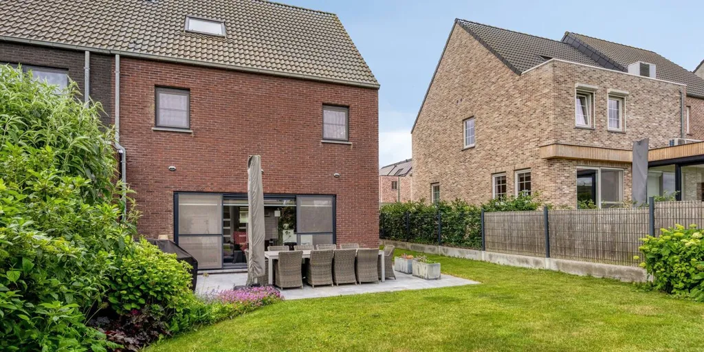 Aed - Modern Semi-Open House with Garden in Borchtlombeek