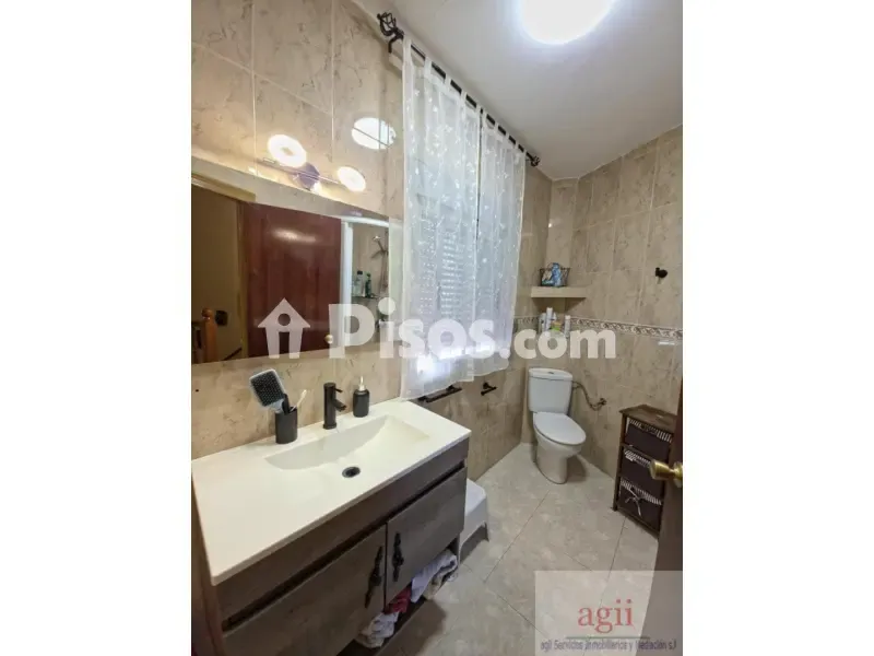 Bathrooms - Charming Townhouse with Terrace in Pueblo