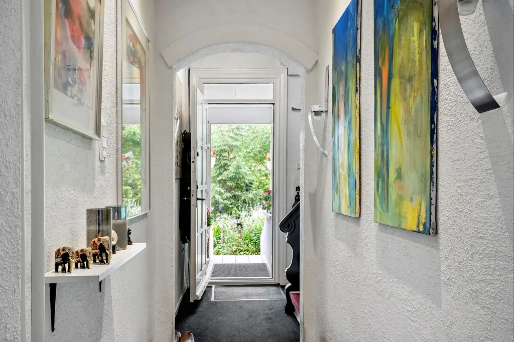 hallway_entrance