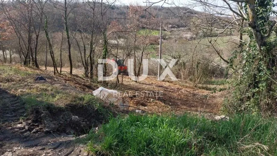 Giardino - Building Plot with Asphalting in Motovun Area
