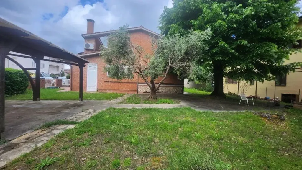 Aed - Spacious Detached House with Garden in Calcinaia