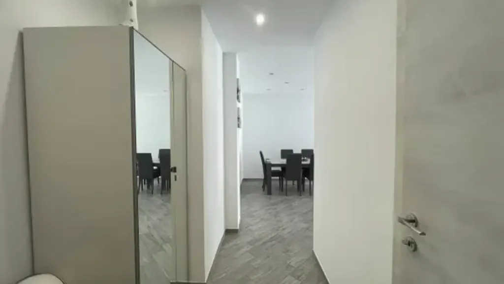 Esik - Rear-Facing Apartment with Balcony in Pegli, Genoa
