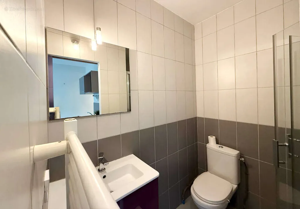 Salles de bain - Studio Rénové dans le Quartier Foch à Bayonne