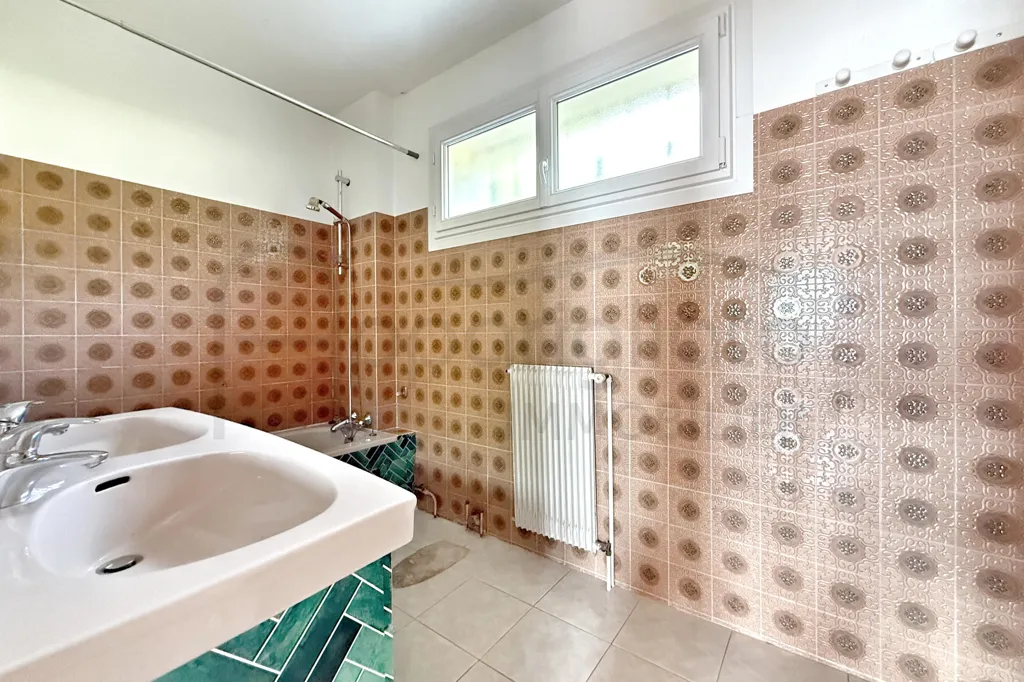 Bathrooms - Individual House with Garage in Blagnac