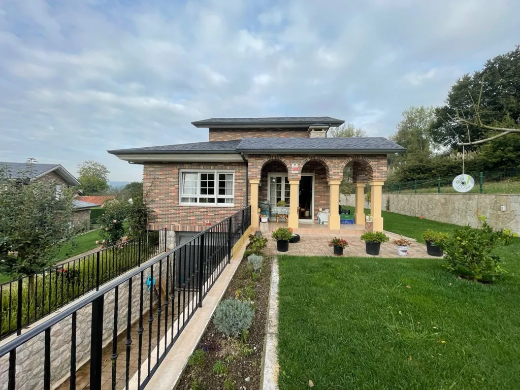 Exterior - Chalet with Large Garden in Barcena de Cicero